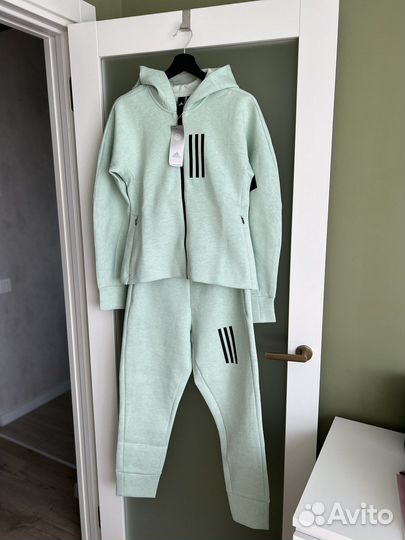 Новый спортивный костюм Adidas M