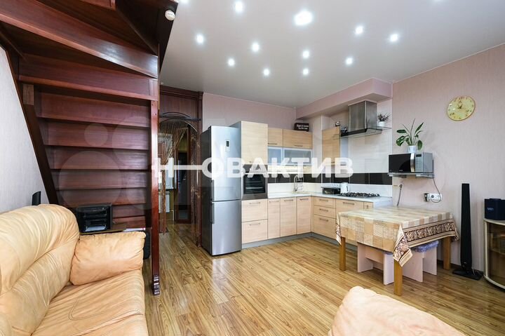 Коттедж 255 м² на участке 7,3 сот.