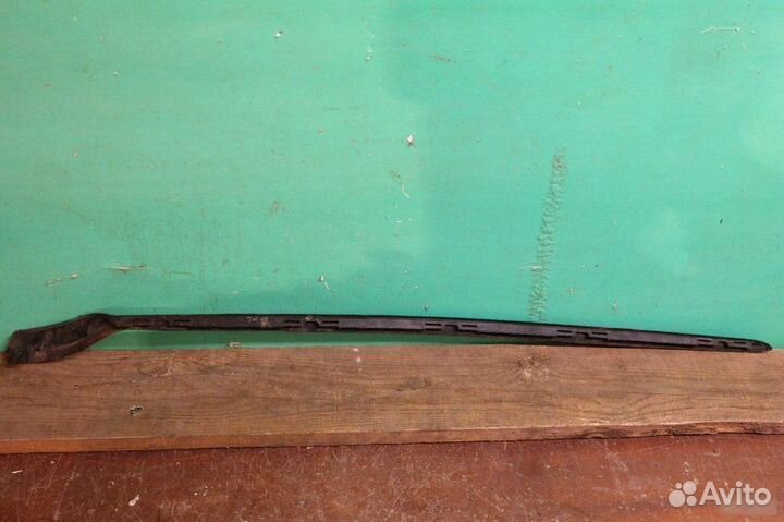 Молдинг лобового стекла левый Volvo Xc40