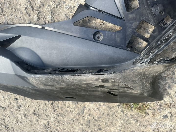 Прававый пластик подножка bmw c650gt лыжа