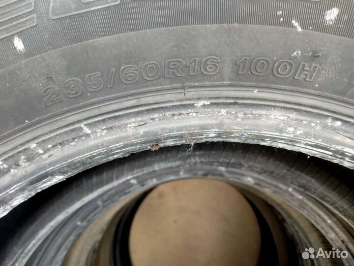 Bridgestone Dueler H/T 687 235/60 R16