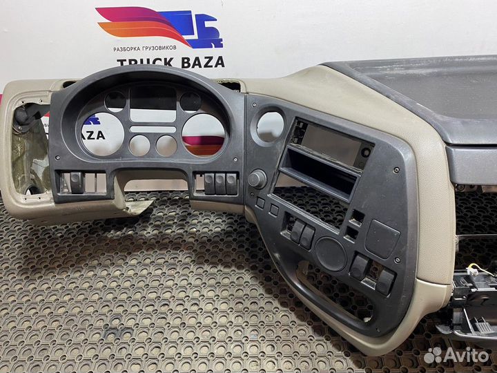 Передняя панель салона Daf XF105