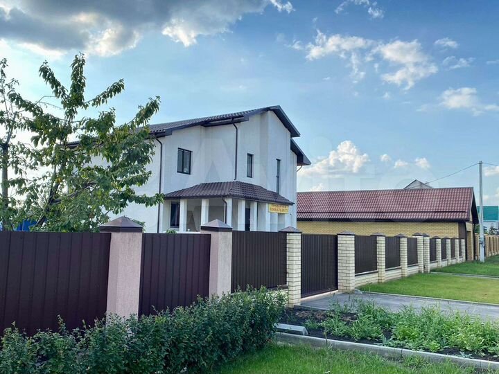 Коттедж 187 м² на участке 15 сот.