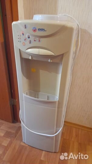Кулер для воды напольный