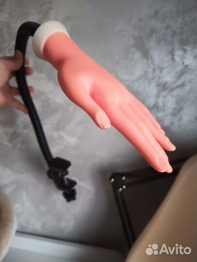 Рука для маникюра