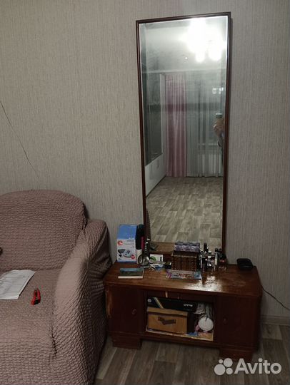 Трюмо с зеркалом