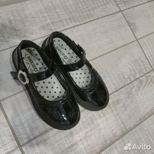 Босоножки школьные