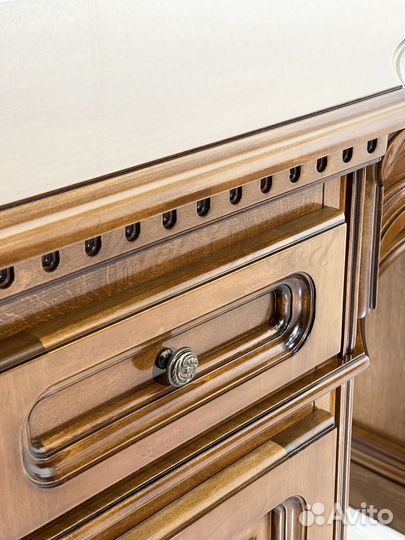 Румынский туалетный стол Кристина. Массив дерева