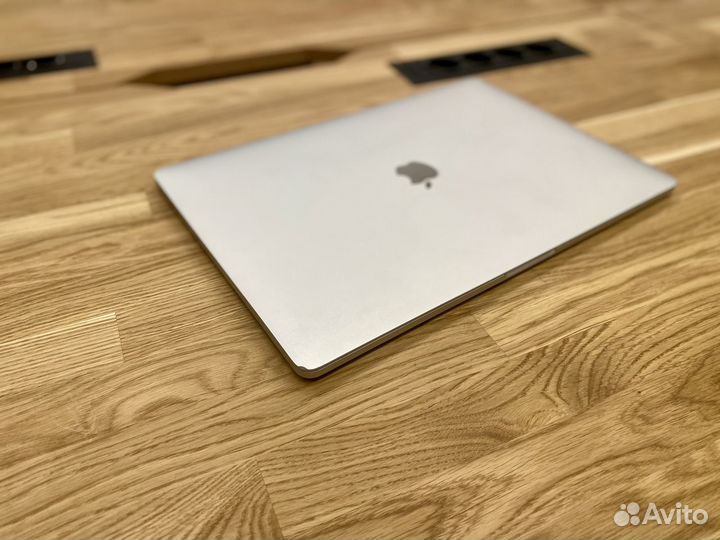 Apple MacBook Pro 15 32/512 Core i9