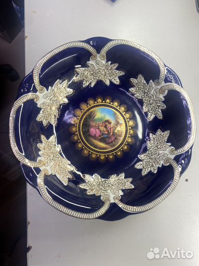 Ваза для фруктов на ножке