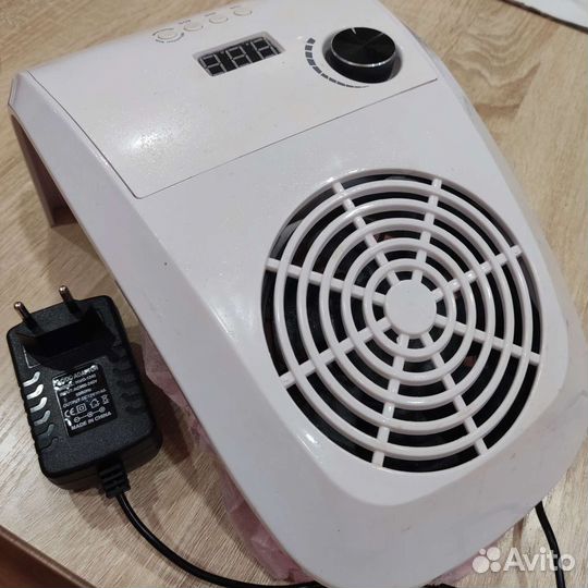 Лампа пылесос для маникюра 2-в-1