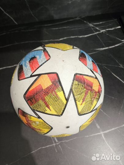 Футбольный мяч adidas лига чемпионов