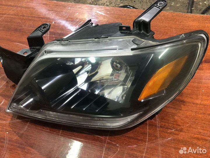 Фара Mitsubishi Outlander