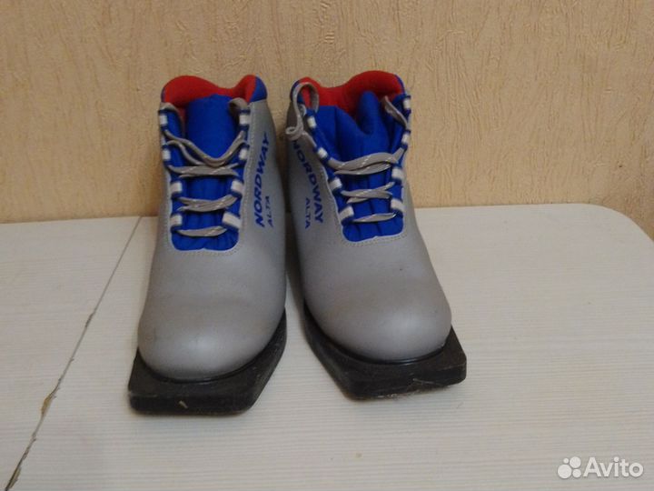 Лыжные ботинки