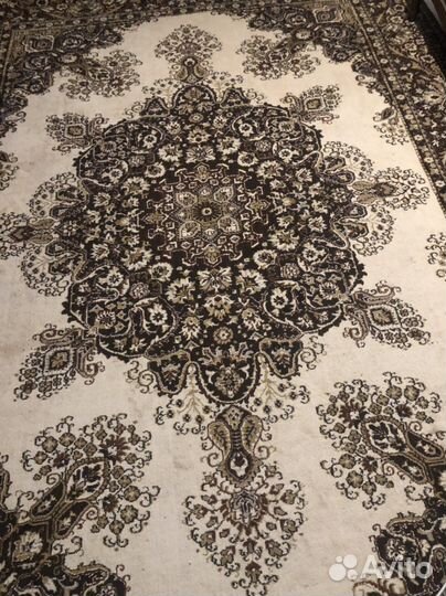 Ковер шерстяной