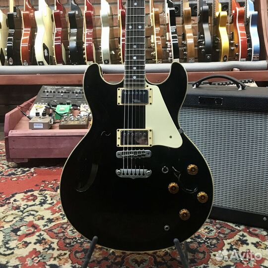 Полуакустическая электрогитара Aria Pro винтаж