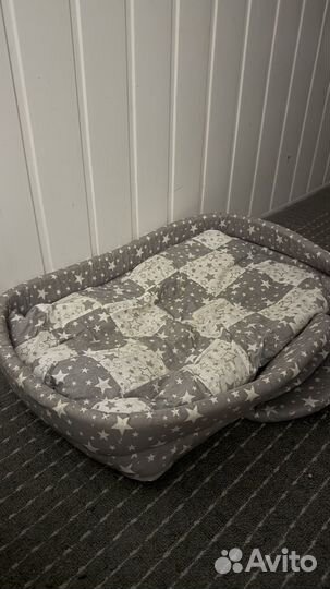 Переноска, лежанка и игрушки для кошки