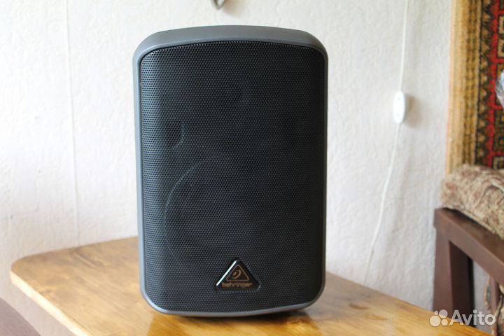 Активная звуковая колонка Behringer MPA100 BT