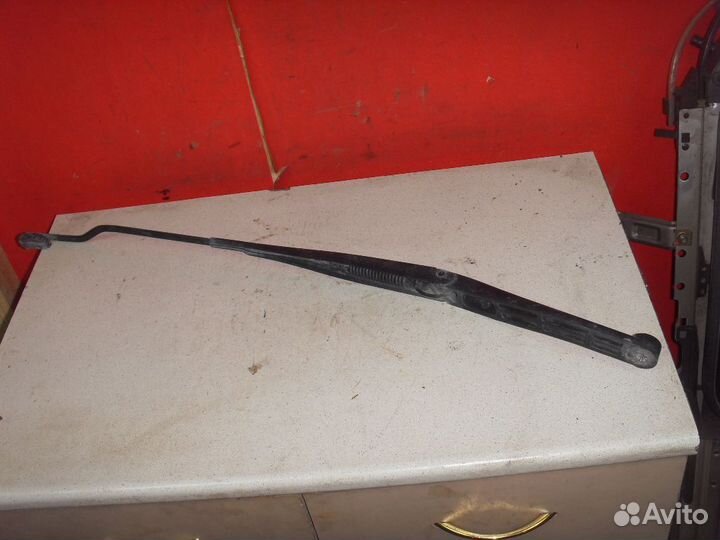 Поводок стеклоочистителя правый Opel Vectra C