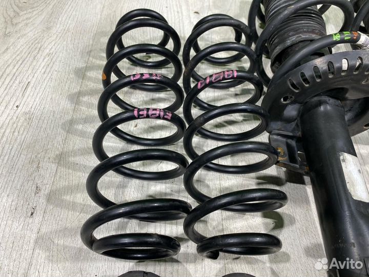 Стойки комплект Audi A1 8X CAX 1.4 2011