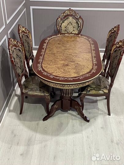 Стол со стульями