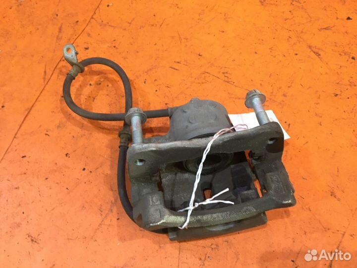 Суппорт Toyota Prius ZVW30 (Переднее Левое)