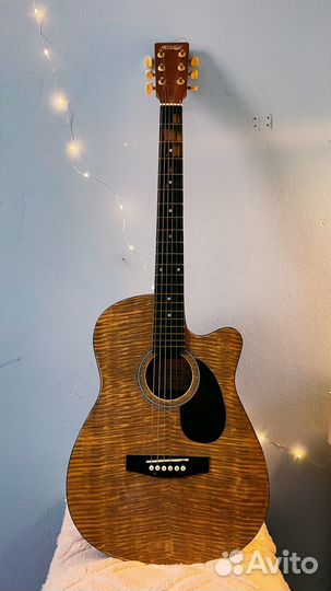 Акустическая гитара