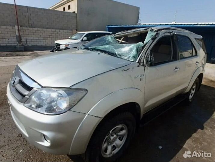 Капот, Toyota Fortuner