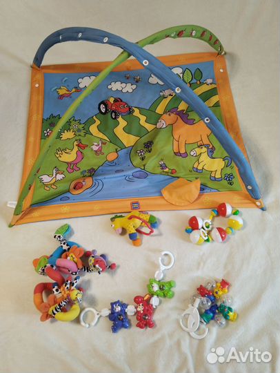 Развивающий коврик tiny love+ игрушки