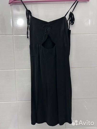 Плаьте bershka с вырезом под грудью y2k