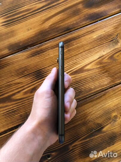 Телефон iPhone 8