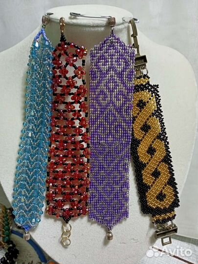 Браслет из бисера и бусин