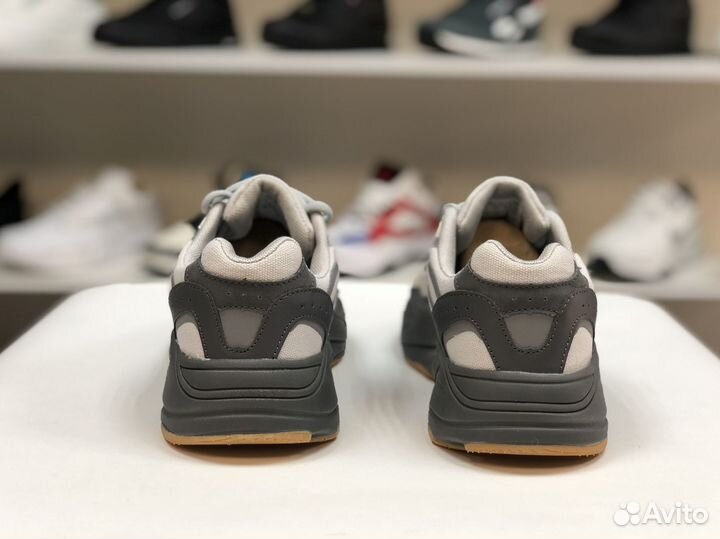 Кроссовки Adidas Yeezy 700