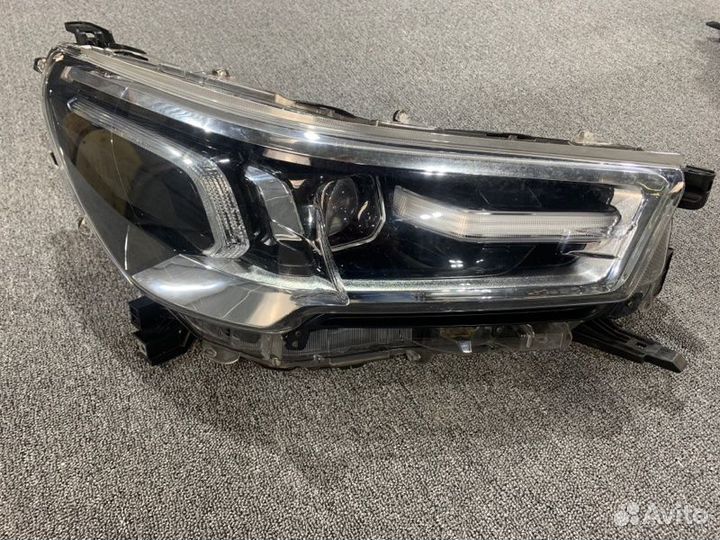 Фары передние (пара) передние Toyota Hilux Revo