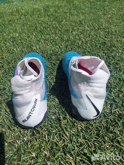 Футбольные бутсы Nike