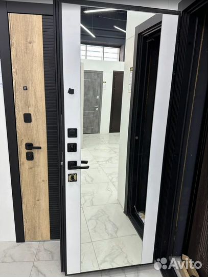 Дверь входная квартирная новая