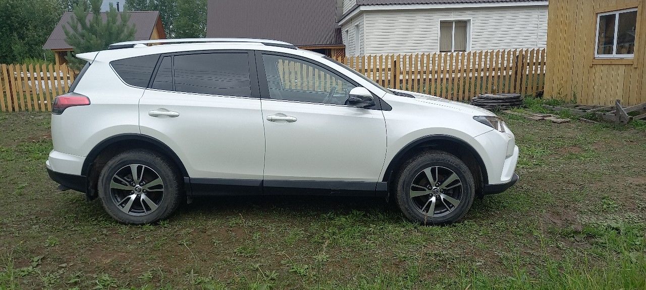 Toyota RAV4: фото владельца