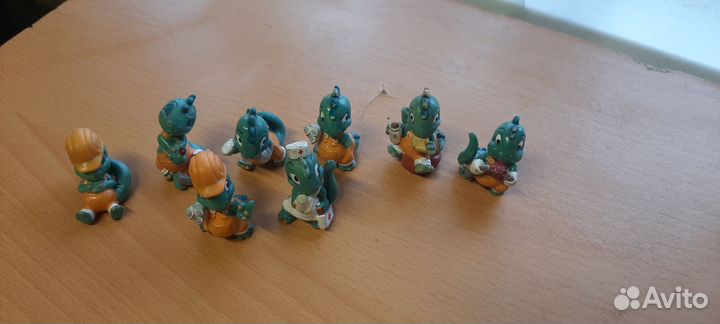 Продаються ретро игрушки из киндора 2000х годов