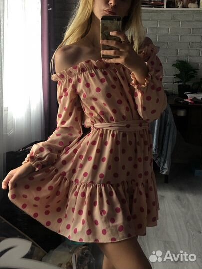 Платье prettylittlething