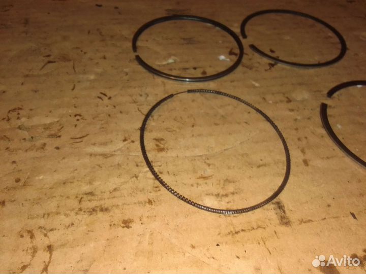 Поршневые кольца на один поршень VW 2.3 AGZ VR5
