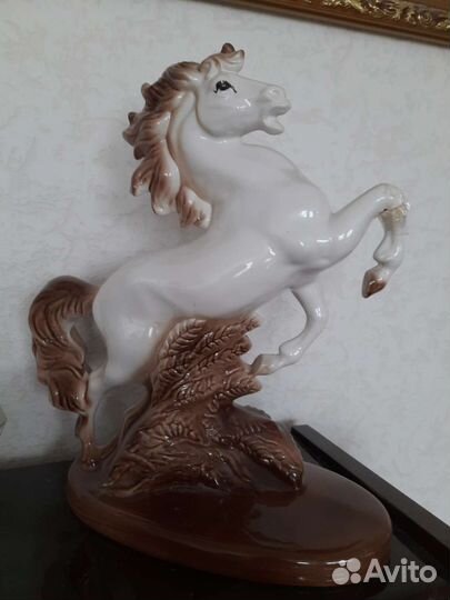 Статуэтка конь лошадь