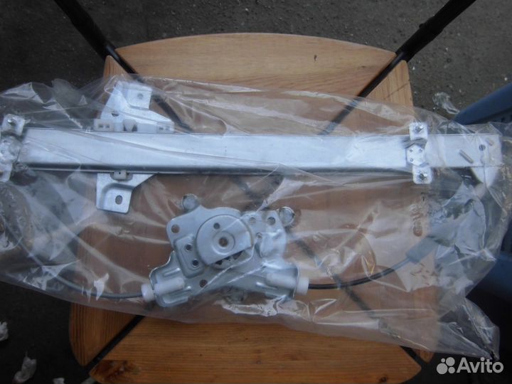 Ориг. стеклоподьёи левой перед. двери Хундай-Гетц