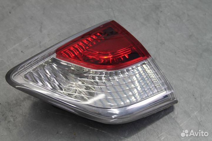 Фонарь задний внутренний правый Nissan Pathfinde