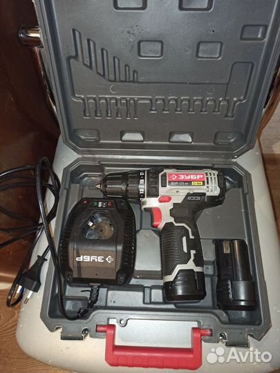 Аккумуляторная дрель шуруповерт Зубр
