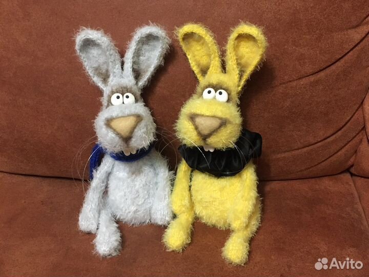 Заяц (кролик) вязаный ручной работы