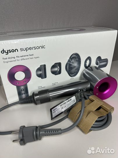 Фен Dyson + комплект расчесок