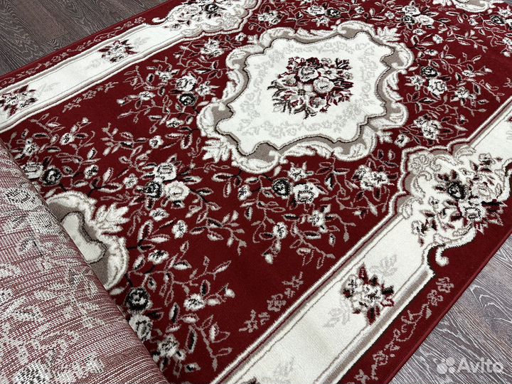 Ковер, ковровая дорожка красная