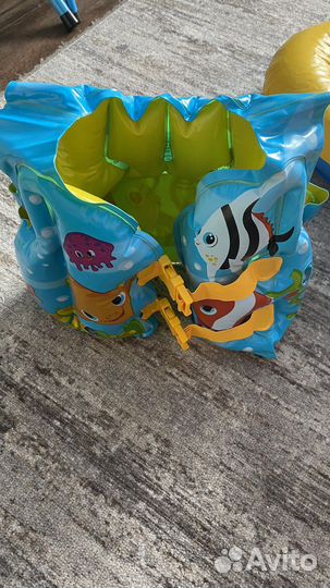 Инвентарь для плавания в бассейне или море