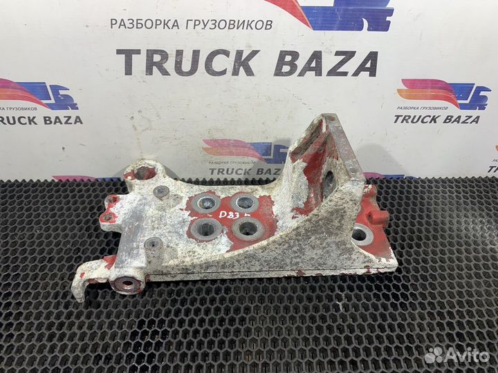 Кронштейн бампера правый