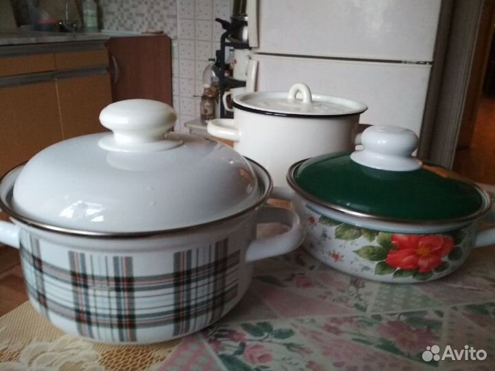 Эмалированные кастрюли